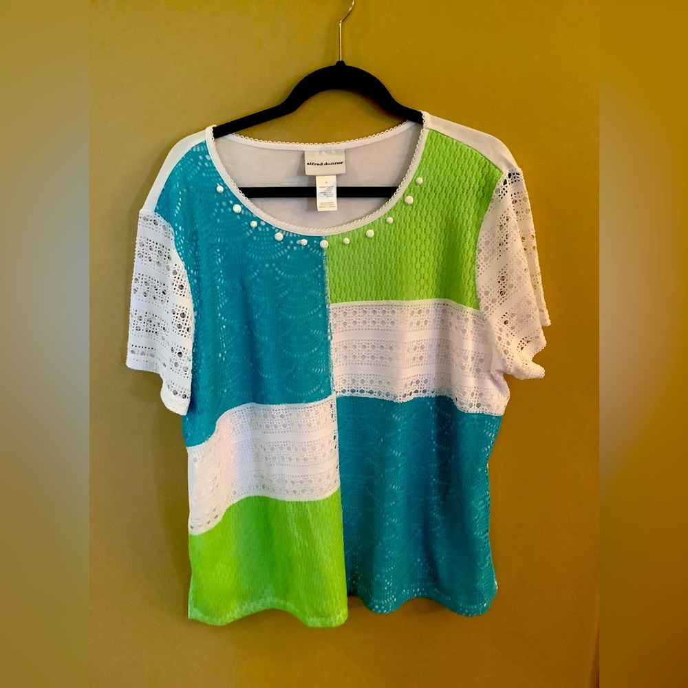 Alfred Dunner XL short sleeved lined top with fishnet design #RN19232